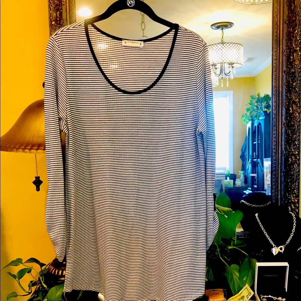 Ladies Agenda Black and White Top